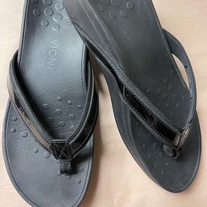 Vionic flip flops